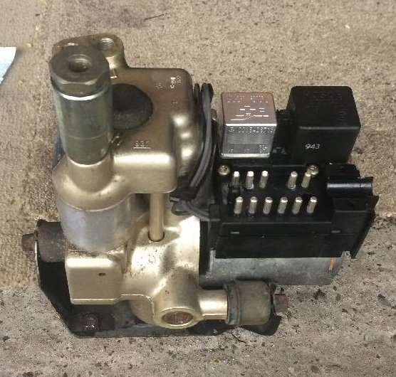 Porsche 968 ABS pump refurbishment.